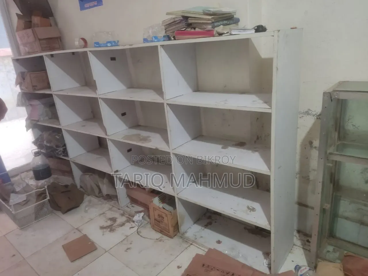 দোকানের পন্য রাখার রেক