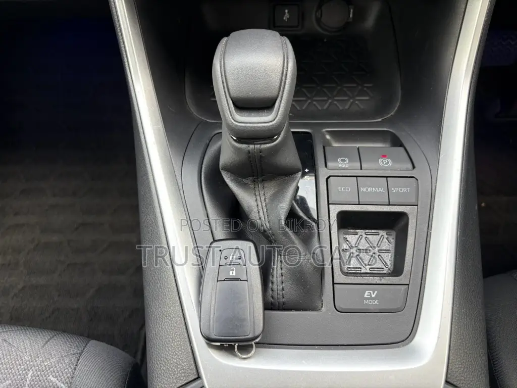 Toyota RAV4 2021 Pearl