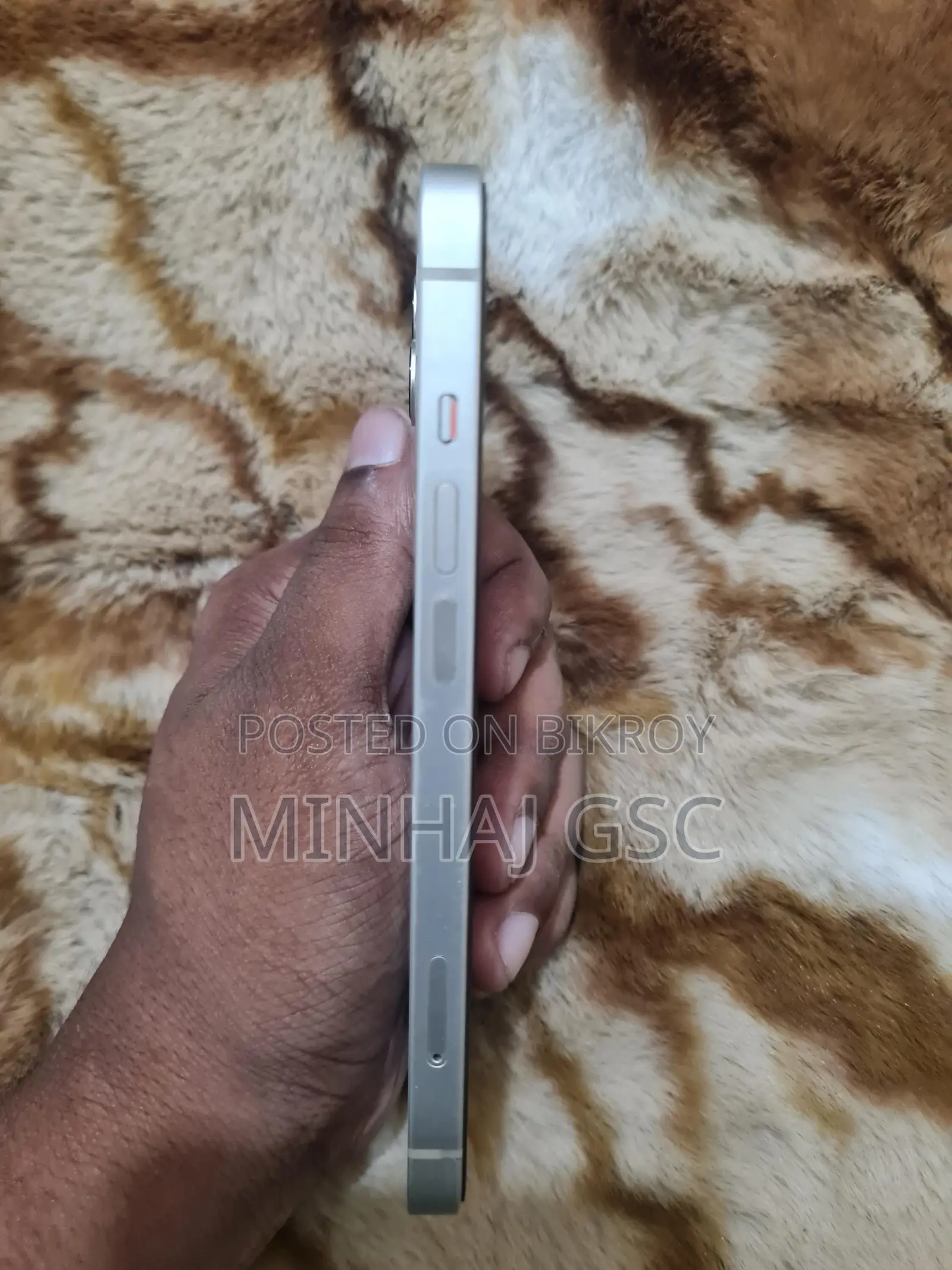 অ্যাপল আইফোন ১৩ ১২৮ জিবি হোয়াইট