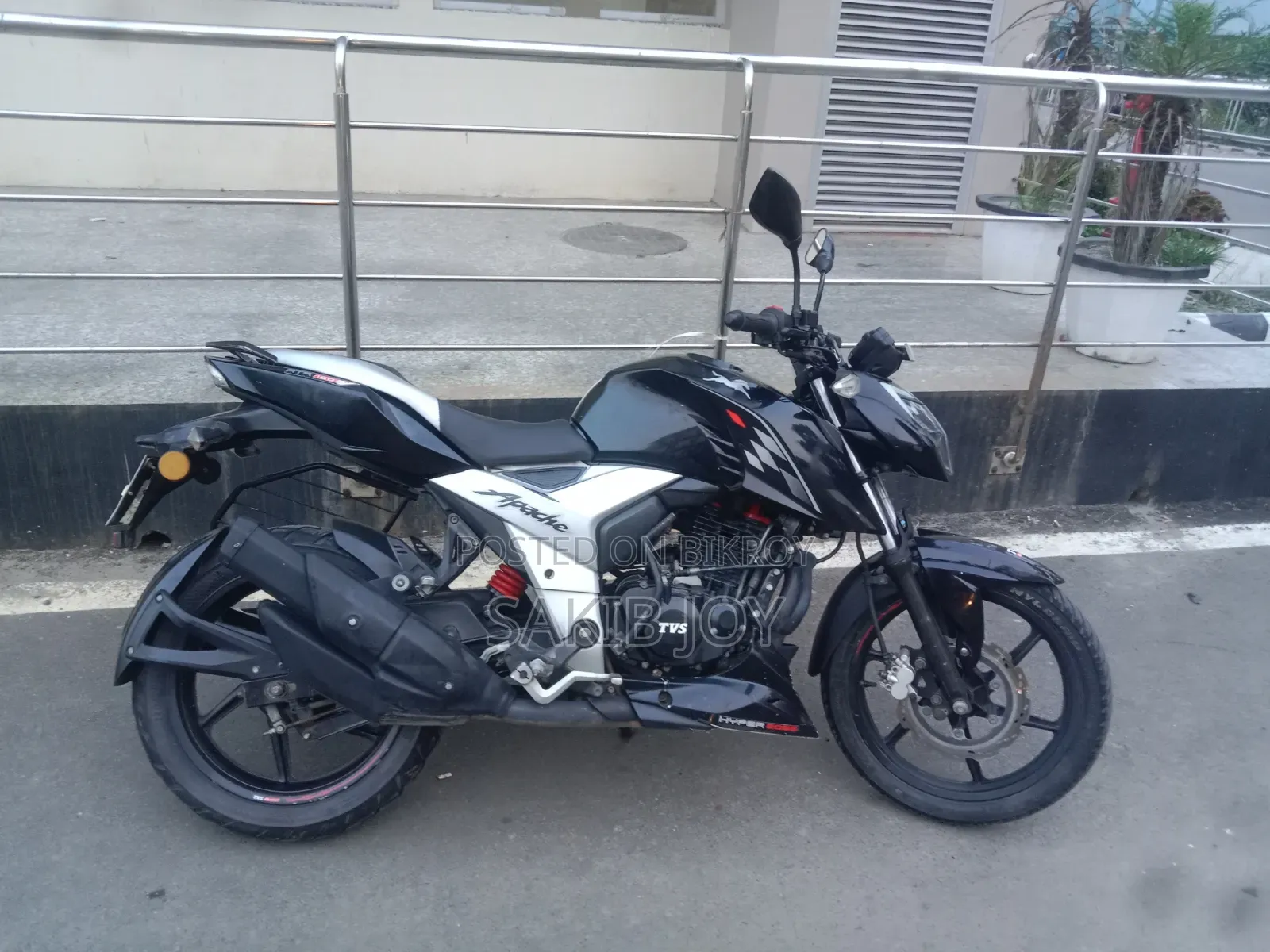TVS Apache RTR 160 4V 2022 Black
