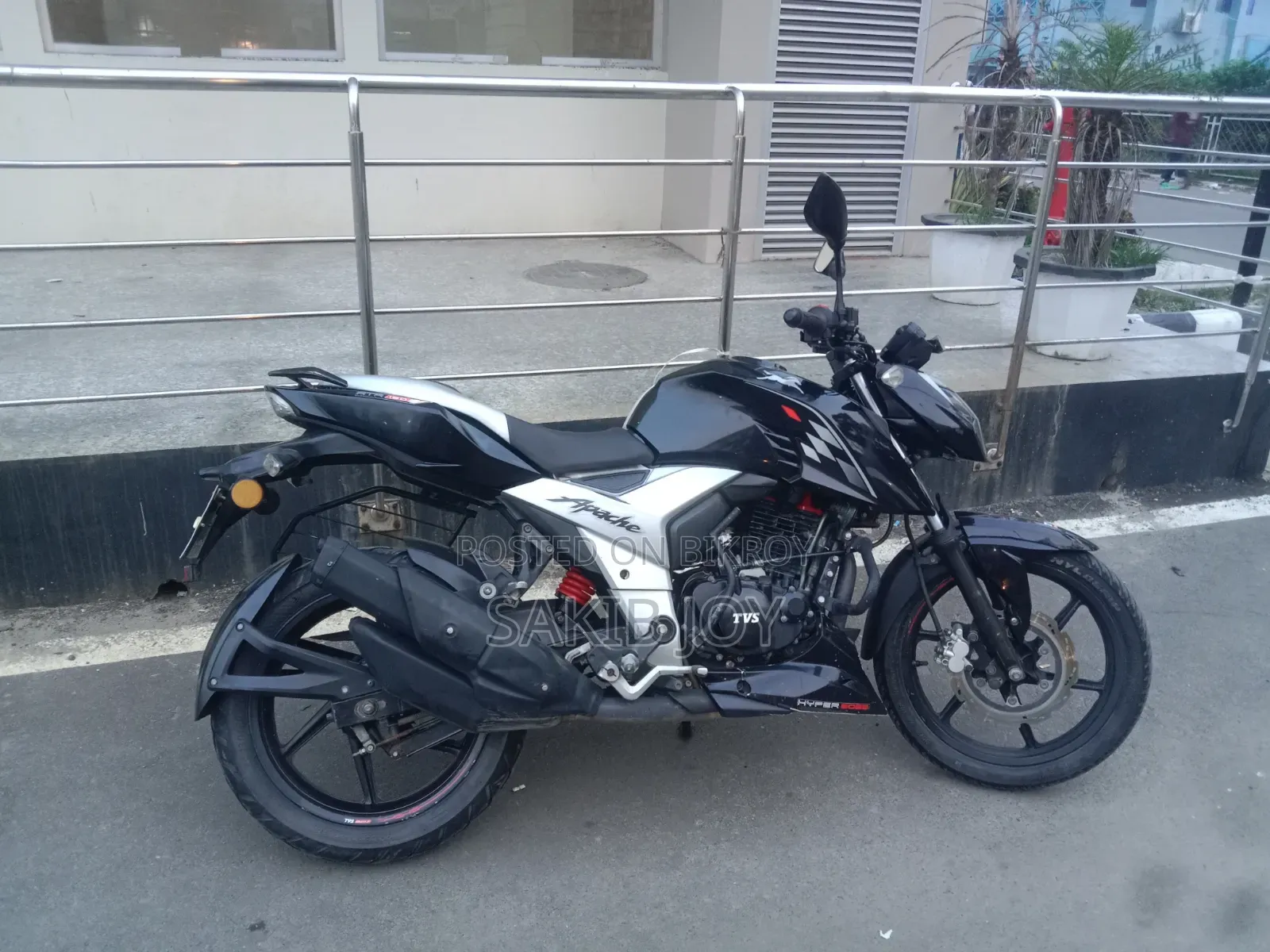 TVS Apache RTR 160 4V 2022 Black