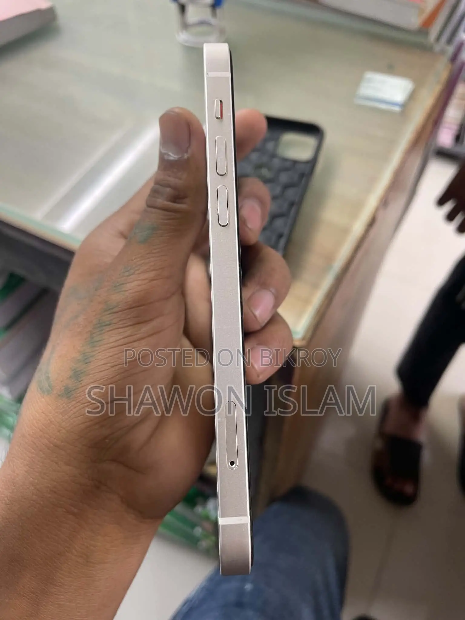 অ্যাপল আইফোন ১২ ১২৮ জিবি হোয়াইট