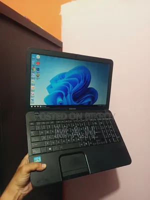 Laptop Toshiba Satellite C850 4GB Intel Core i3 HDD 320GB