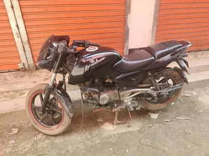 বাজাজ পালসার ১৮০ ২০১৫ কালো