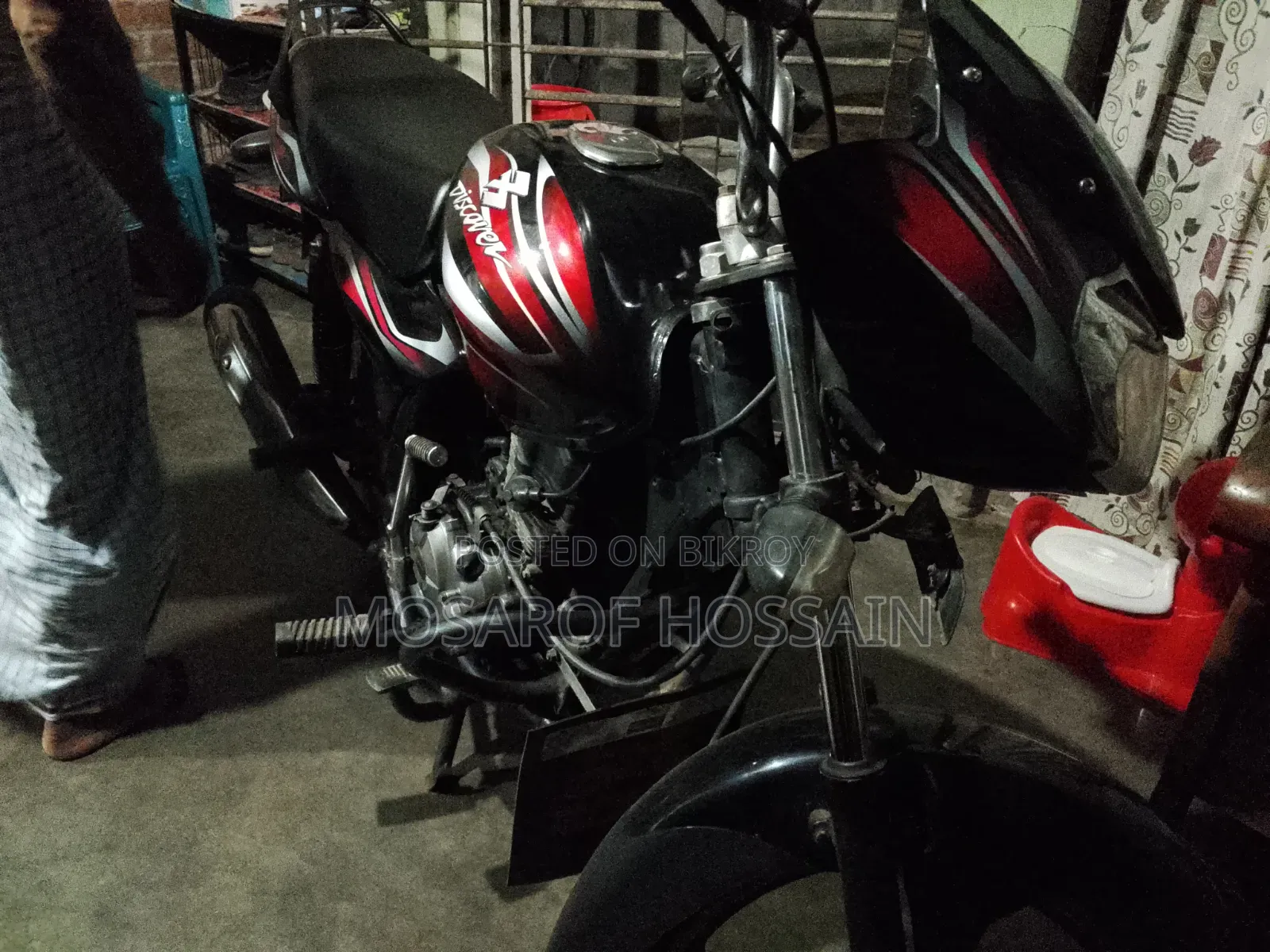 বাজাজ ডিসকভার ১০০ ২০১৫ কালো