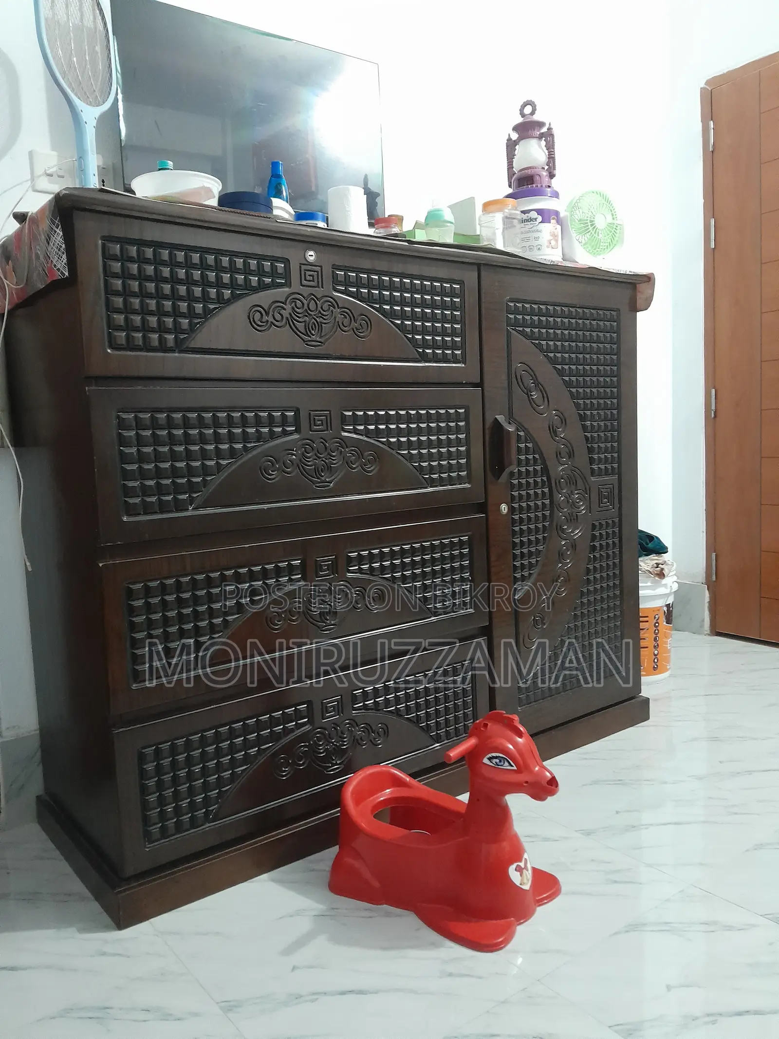 ওয়ারড্রব বিক্রি হবে