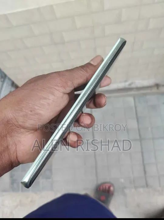 নতুন মটোরোলা এজ ৪০ নিও ১২৮ জিবি নীল