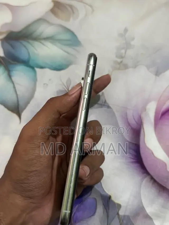 অ্যাপল আইফোন এক্স ২৫৬ জিবি সাদা