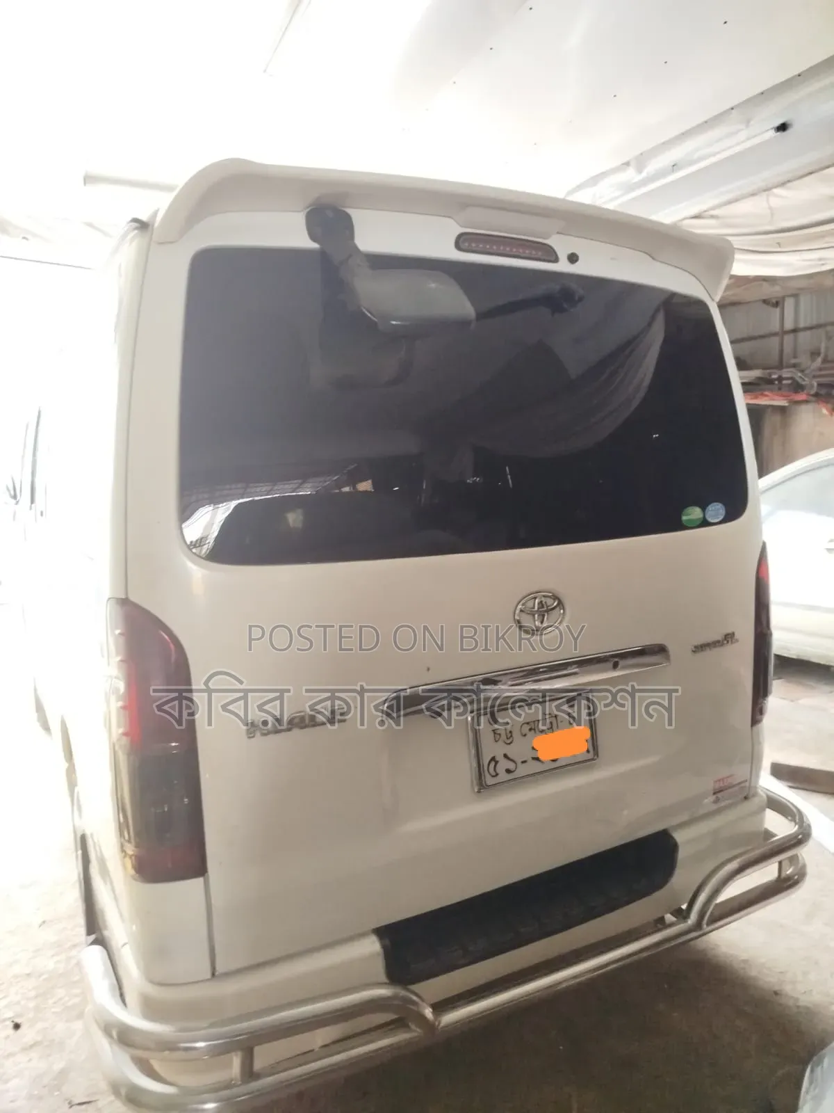 Toyota HiAce 2013 Black