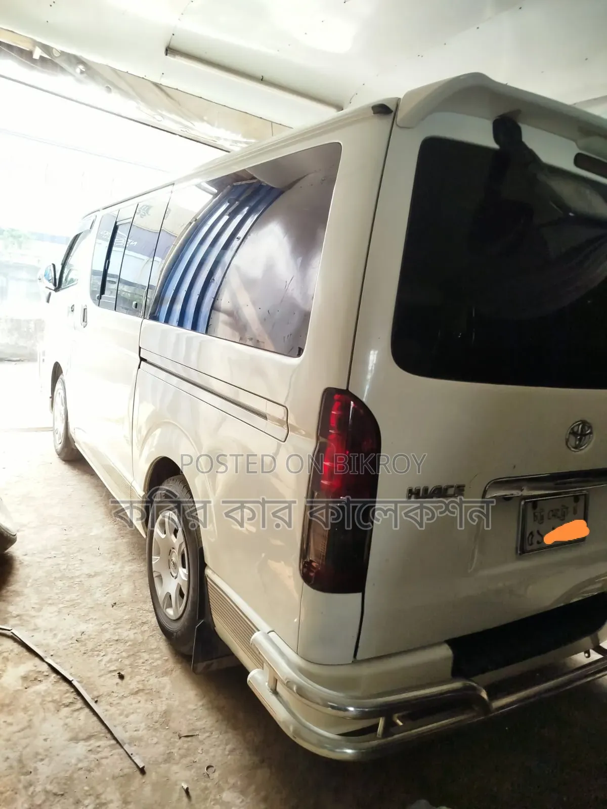 Toyota HiAce 2013 Black