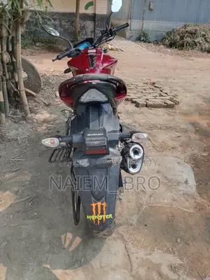 সুজুকি জিক্সার ২০২৩ রেড