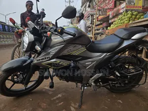 সুজুকি জিক্সার ২০২২ রূপালী