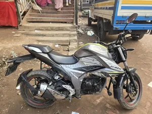 সুজুকি জিক্সার ২০২২ রূপালী