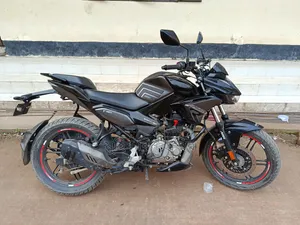 হিরো এক্সট্রিম ১২৫আর ২০২৫ কালো