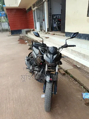 হিরো এক্সট্রিম ১২৫আর ২০২৫ কালো