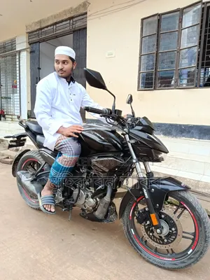 হিরো এক্সট্রিম ১২৫আর ২০২৫ কালো