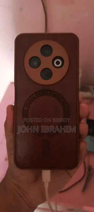 নতুন টেকনো ক্যামন ৩০ ২৫৬ জিবি সাদা