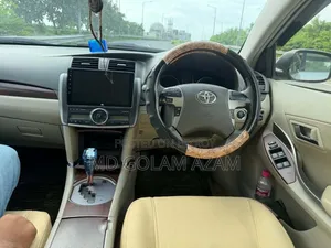 টয়োটা প্রিমিও ২০১২ সিলভার