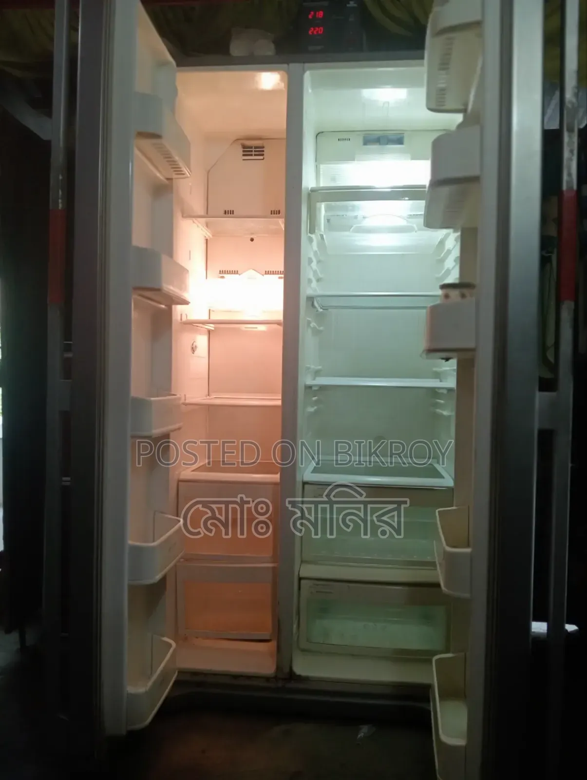 Refrigerator, nobody stays at home so selling it, location Mathbaria