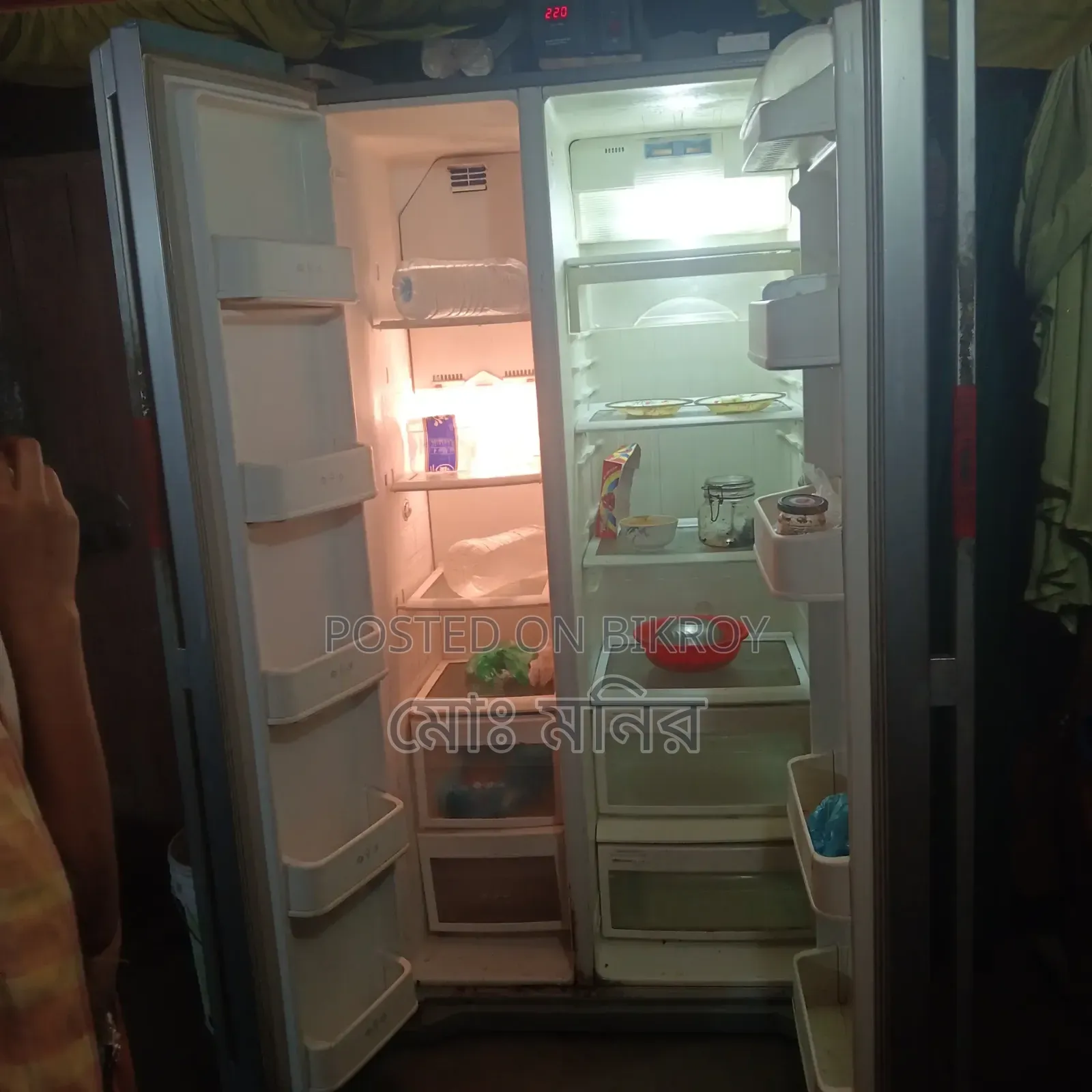 Refrigerator, nobody stays at home so selling it, location Mathbaria