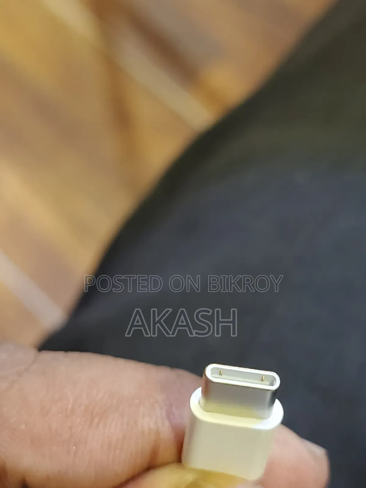 iPhone 16 Pro Cable