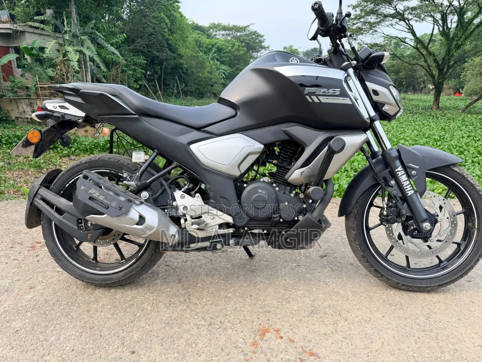 ইয়ামাহা এফজেডএস ভি৩ ২০২৩ কালো