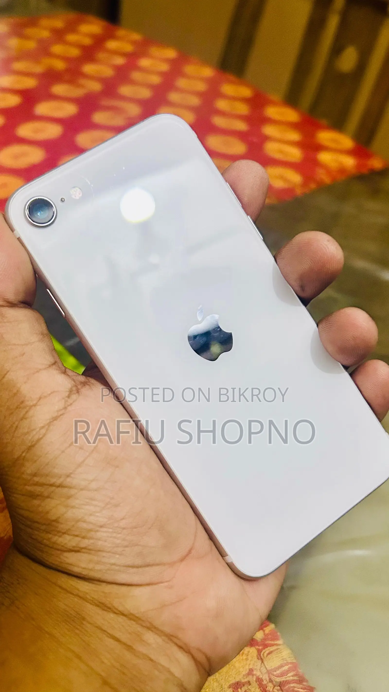 অ্যাপল আইফোন এসই ৬৪ জিবি হোয়াইট