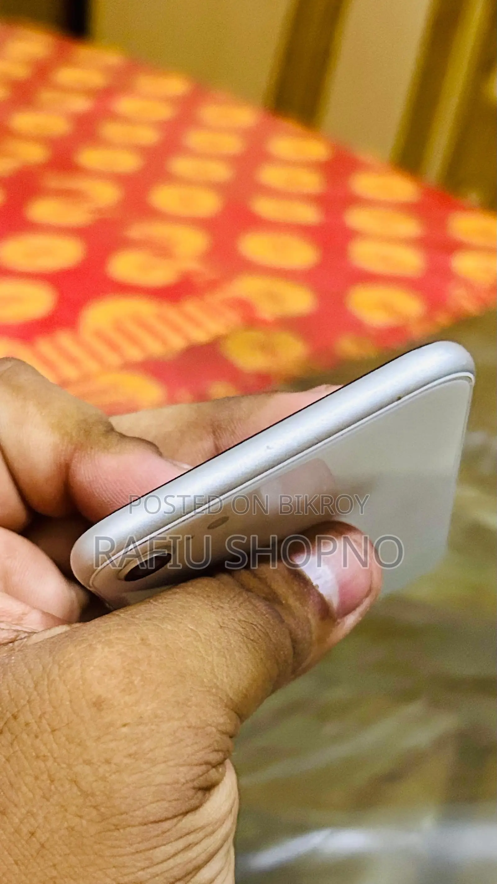 অ্যাপল আইফোন এসই ৬৪ জিবি হোয়াইট