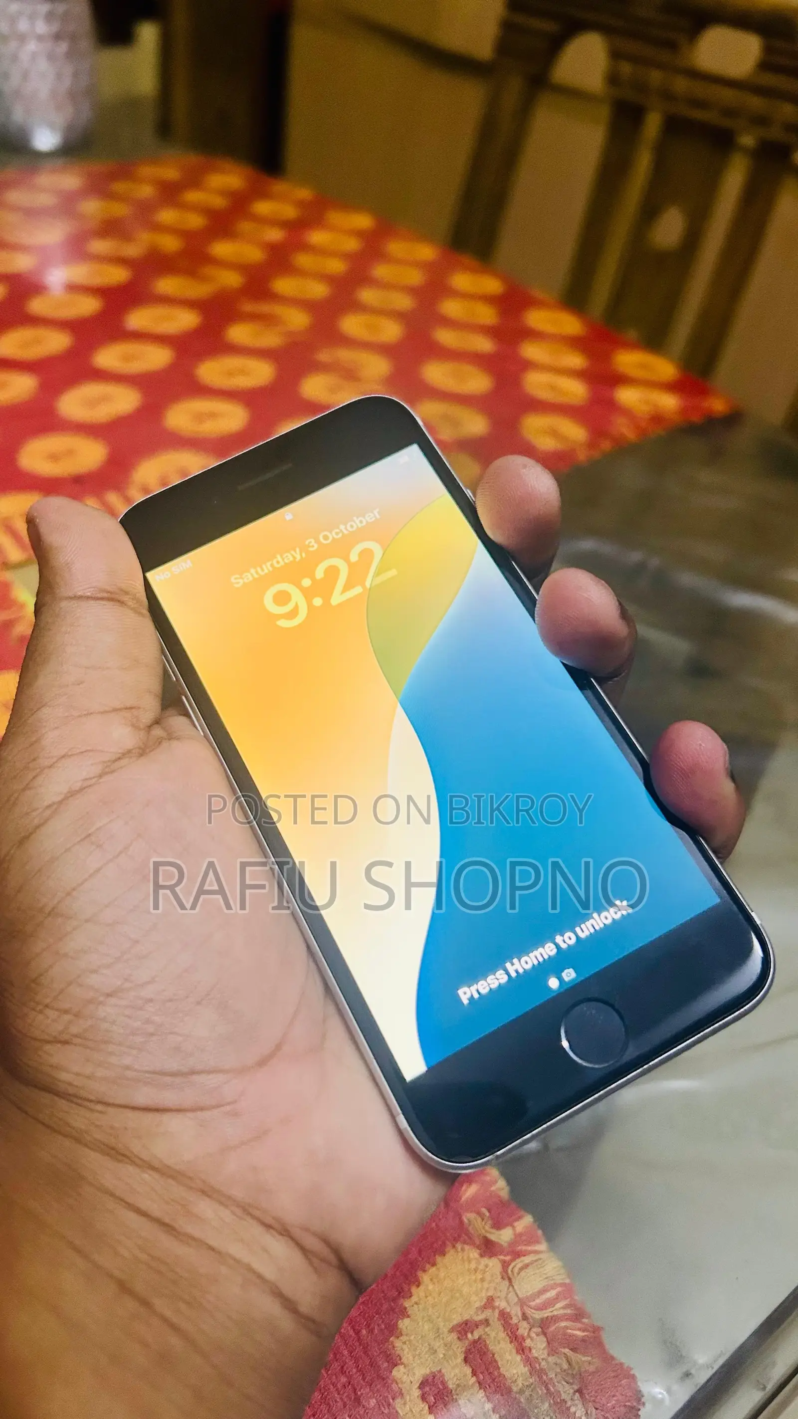 অ্যাপল আইফোন এসই ৬৪ জিবি হোয়াইট
