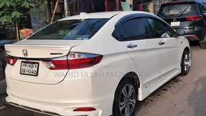 হোন্ডা গ্রেস ১.৫ হাইব্রিড এডব্লিউডি ২০১৪ পার্ল