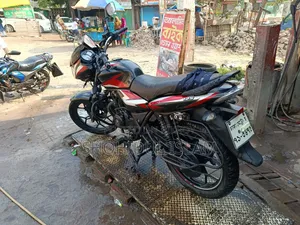 বাজাজ ডিসকভার ১২৫ ২০২৩ ব্ল্যাক