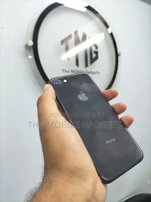 অ্যাপল আইফোন ৮ ৬৪ জিবি কালো