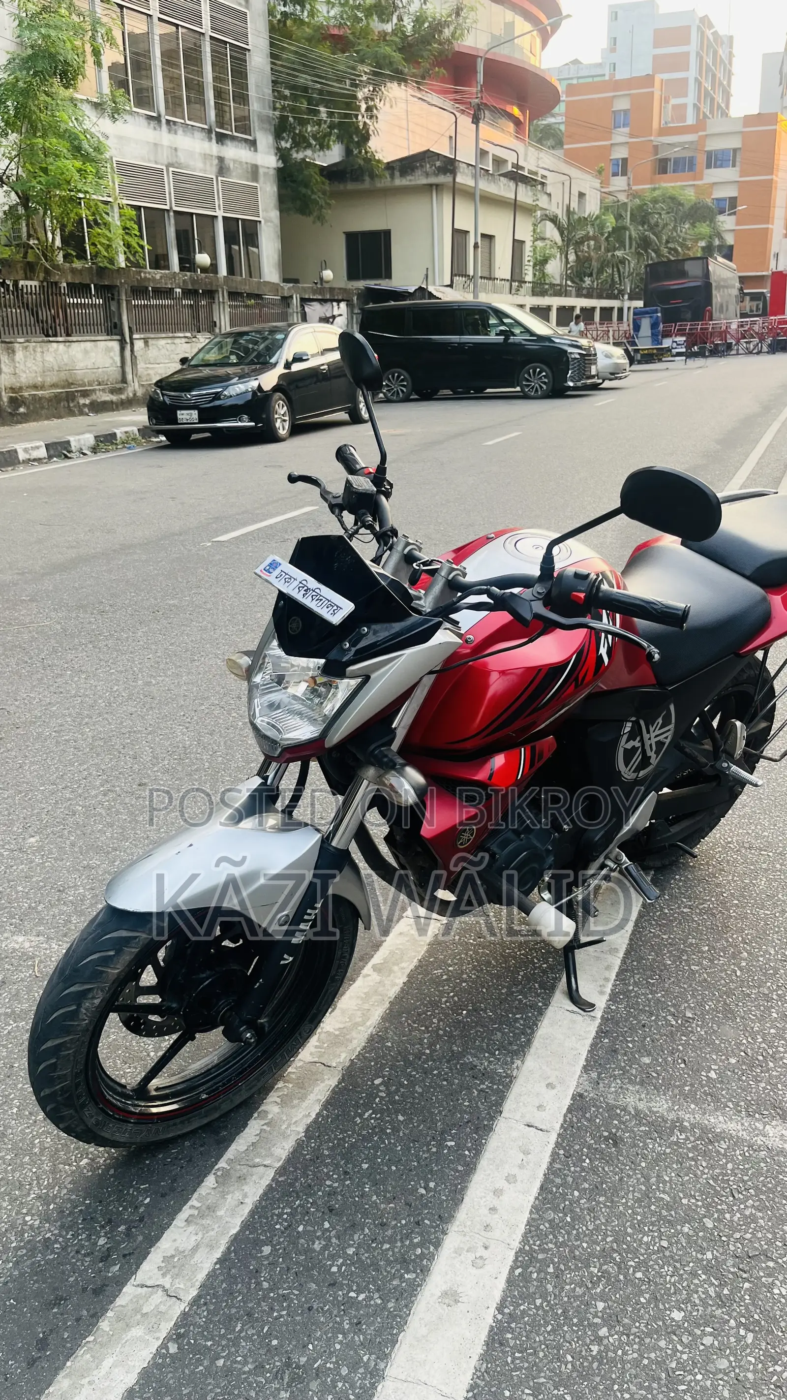 ইয়ামাহা এফজেডএস ভি২ ২০১৭ লাল