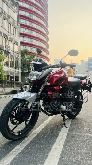 ইয়ামাহা এফজেডএস ভি২ ২০১৭ লাল