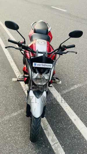 ইয়ামাহা এফজেডএস ভি২ ২০১৭ লাল
