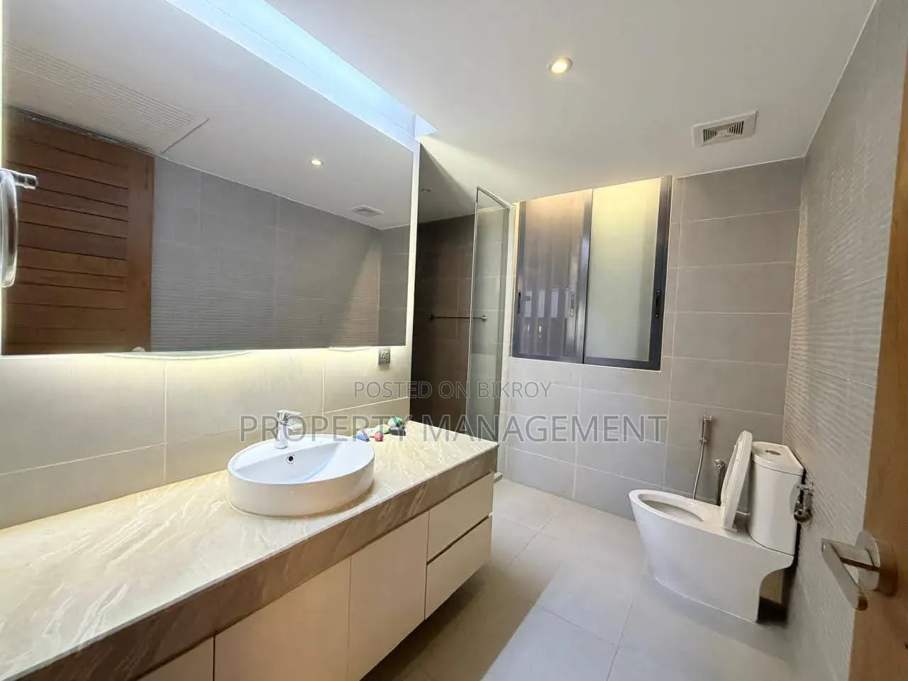 6-Bedroom Apartment in Gulshan for rent