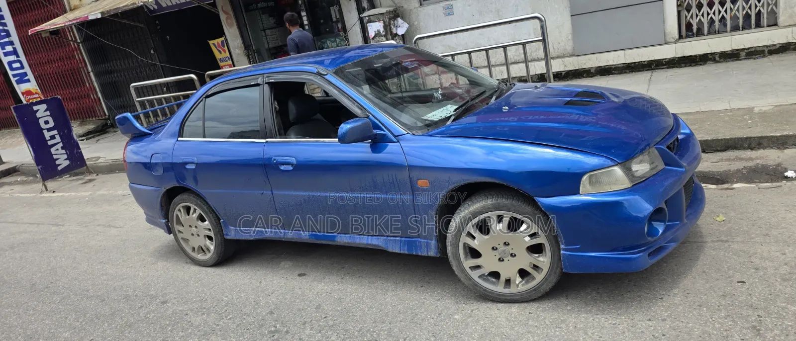 Mitsubishi Lancer 2000 Blue