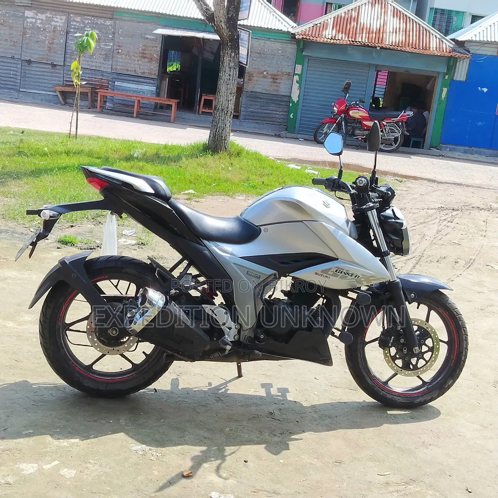 সুজুকি গিক্সার ২০২১ সিলভার