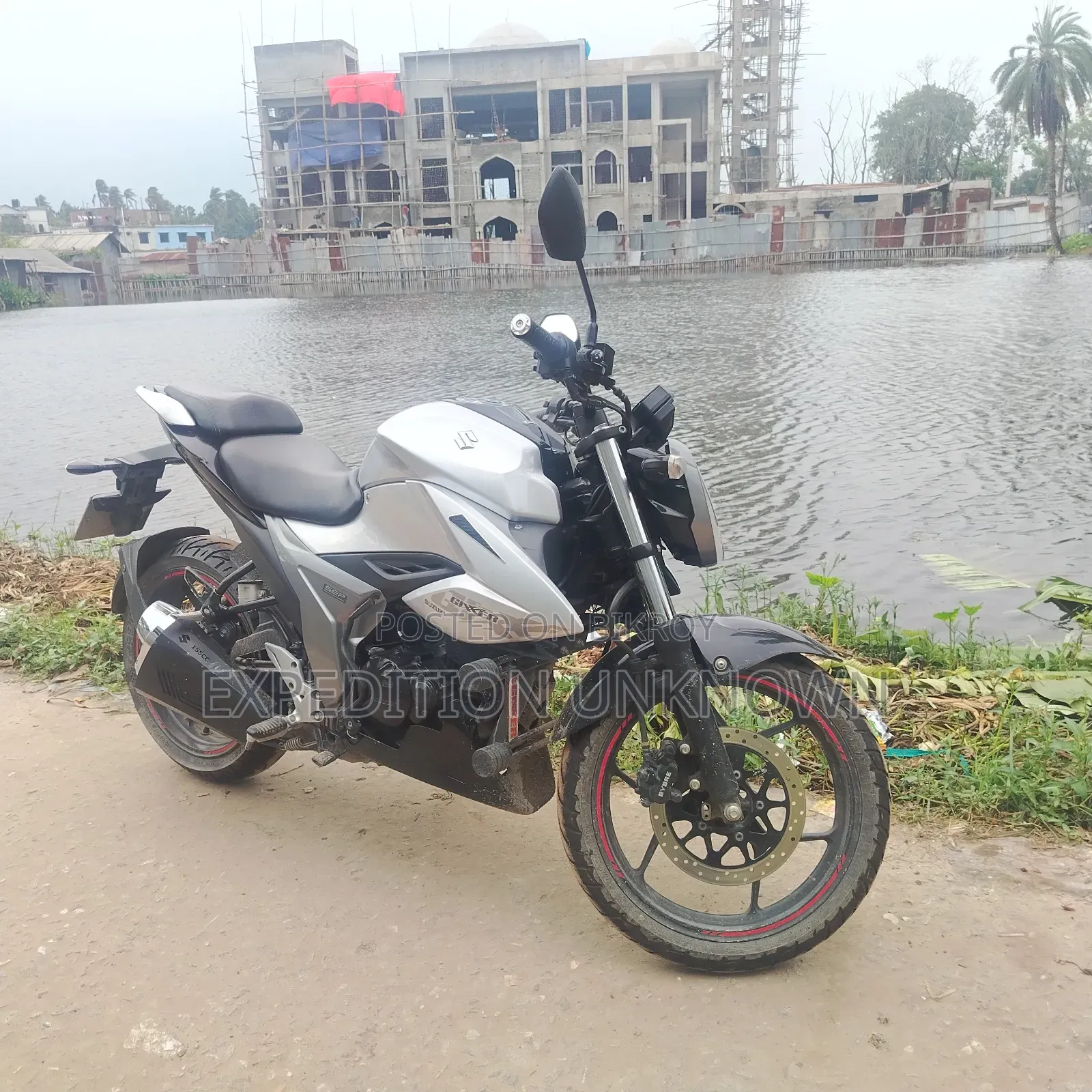 সুজুকি গিক্সার ২০২১ সিলভার