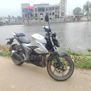 সুজুকি গিক্সার ২০২১ সিলভার
