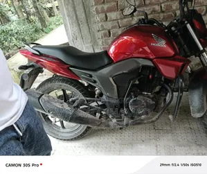 Honda CB 2016 Red