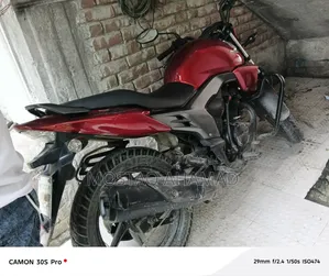 Honda CB 2016 Red