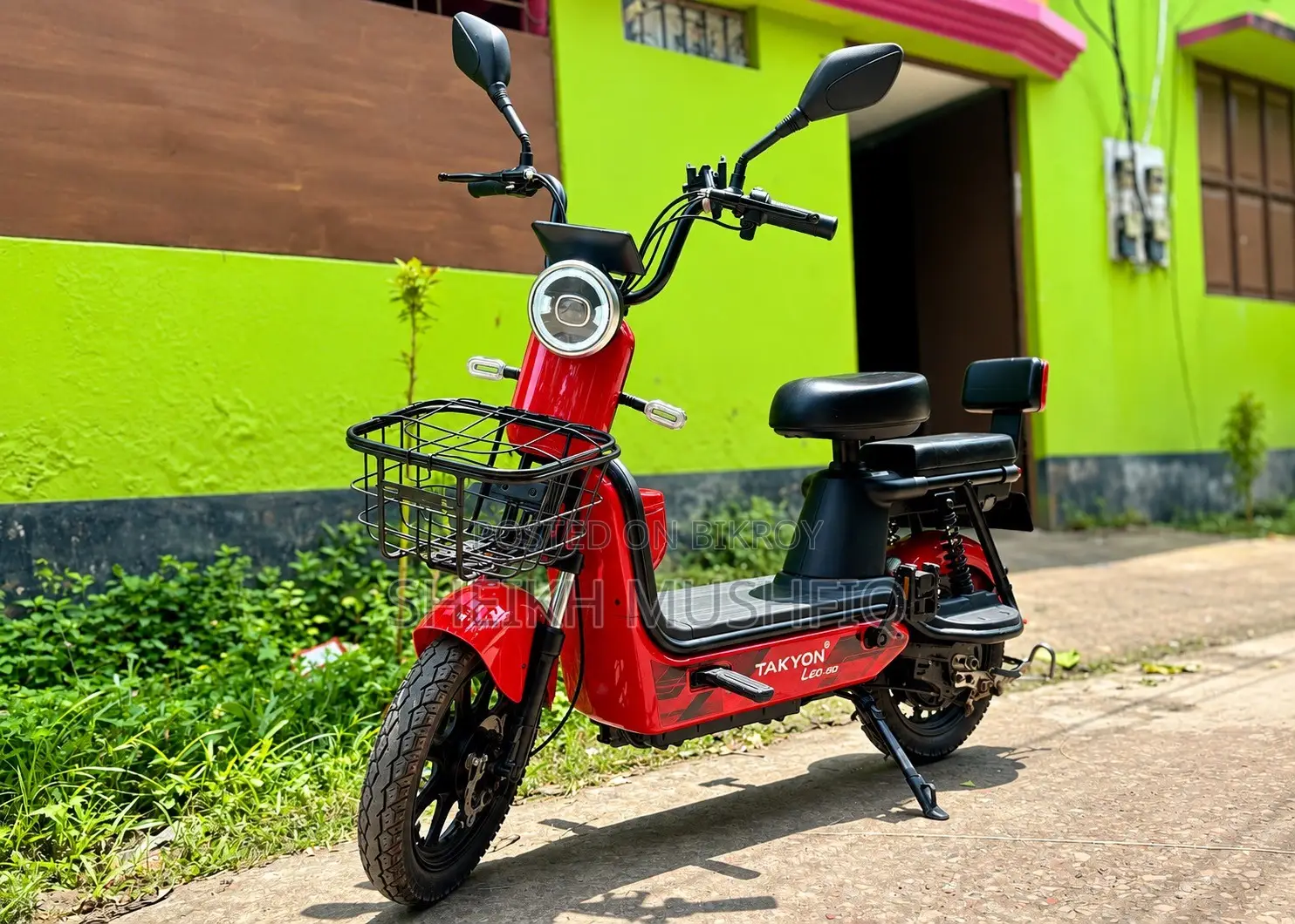 Walton Leo 90 2025 Red