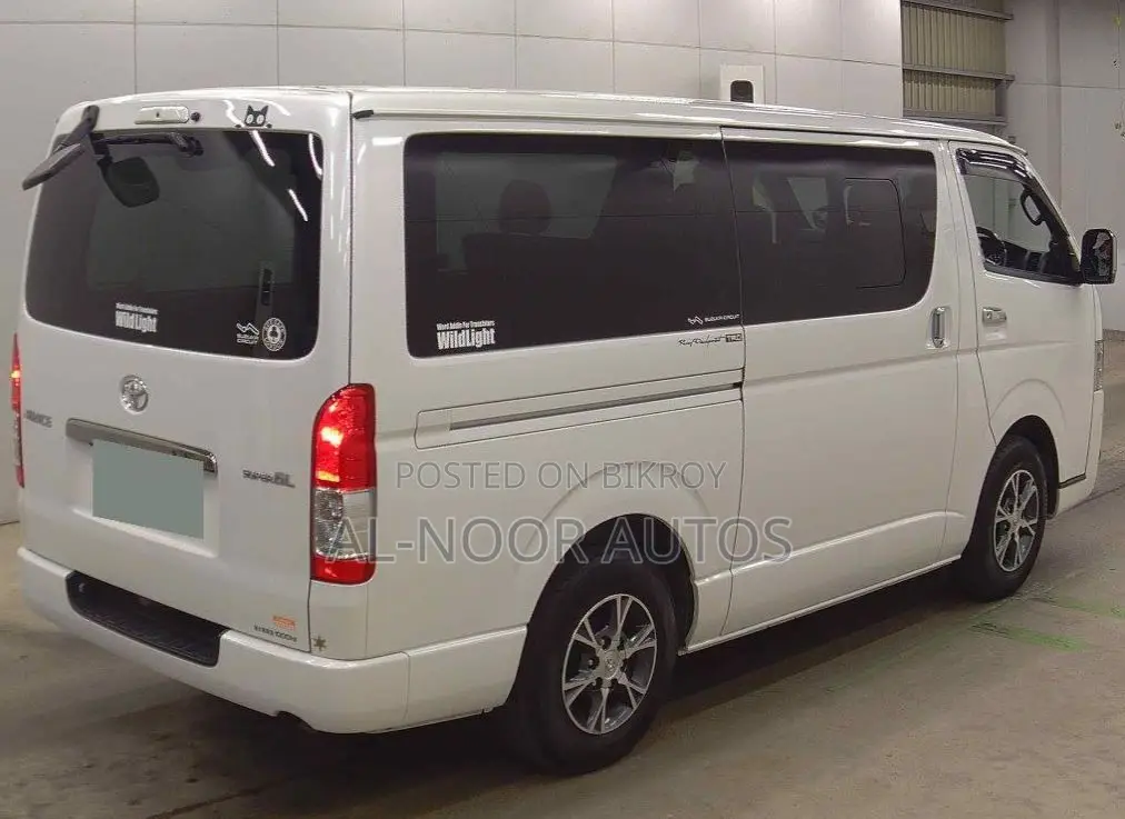 Toyota HiAce 2021 White