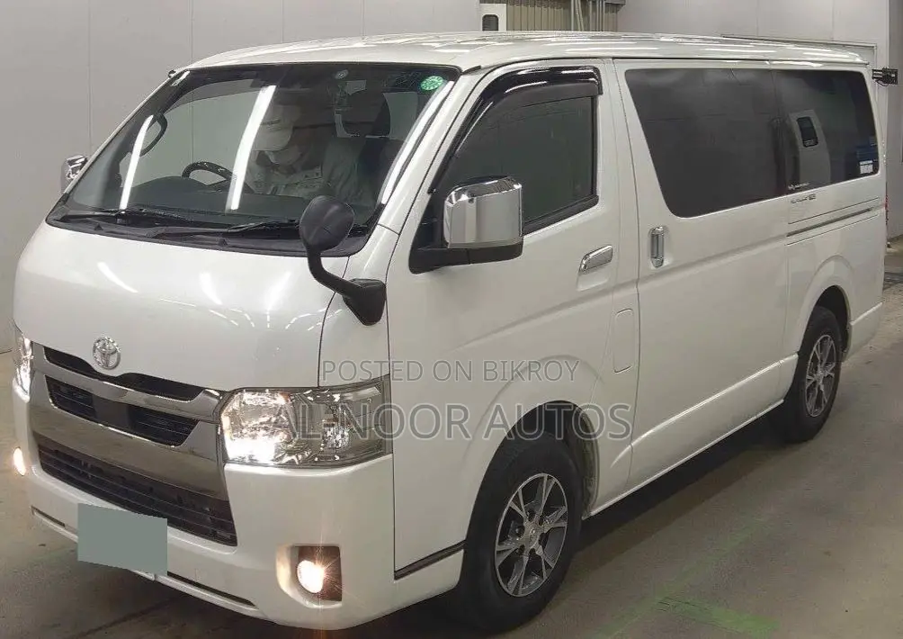 Toyota HiAce 2021 White