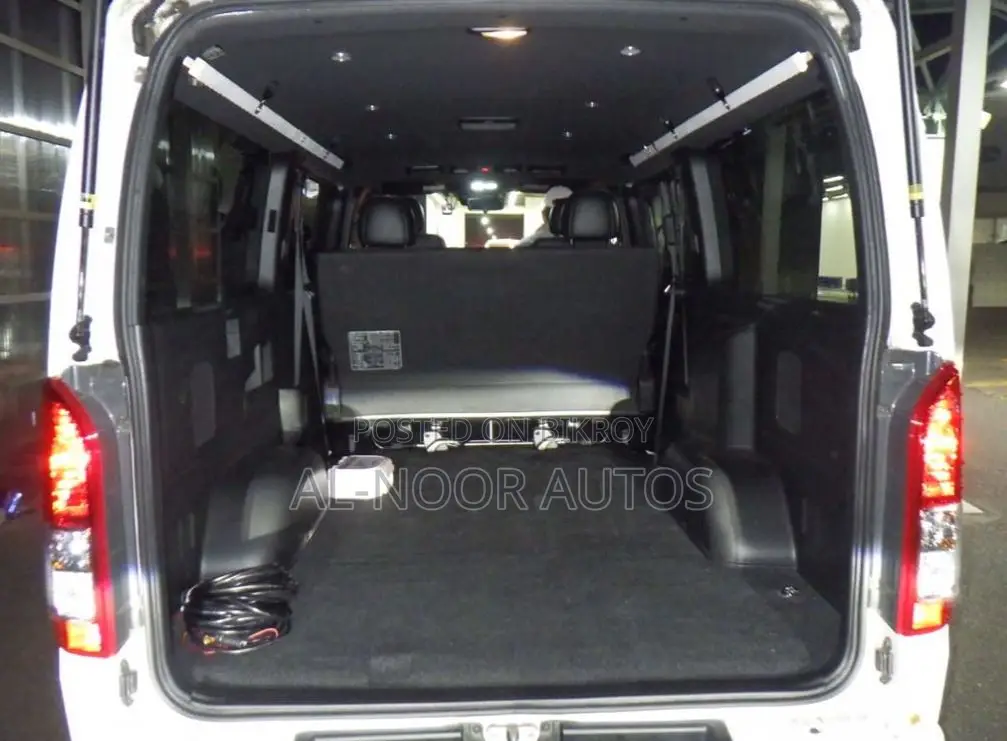 Toyota HiAce 2021 White