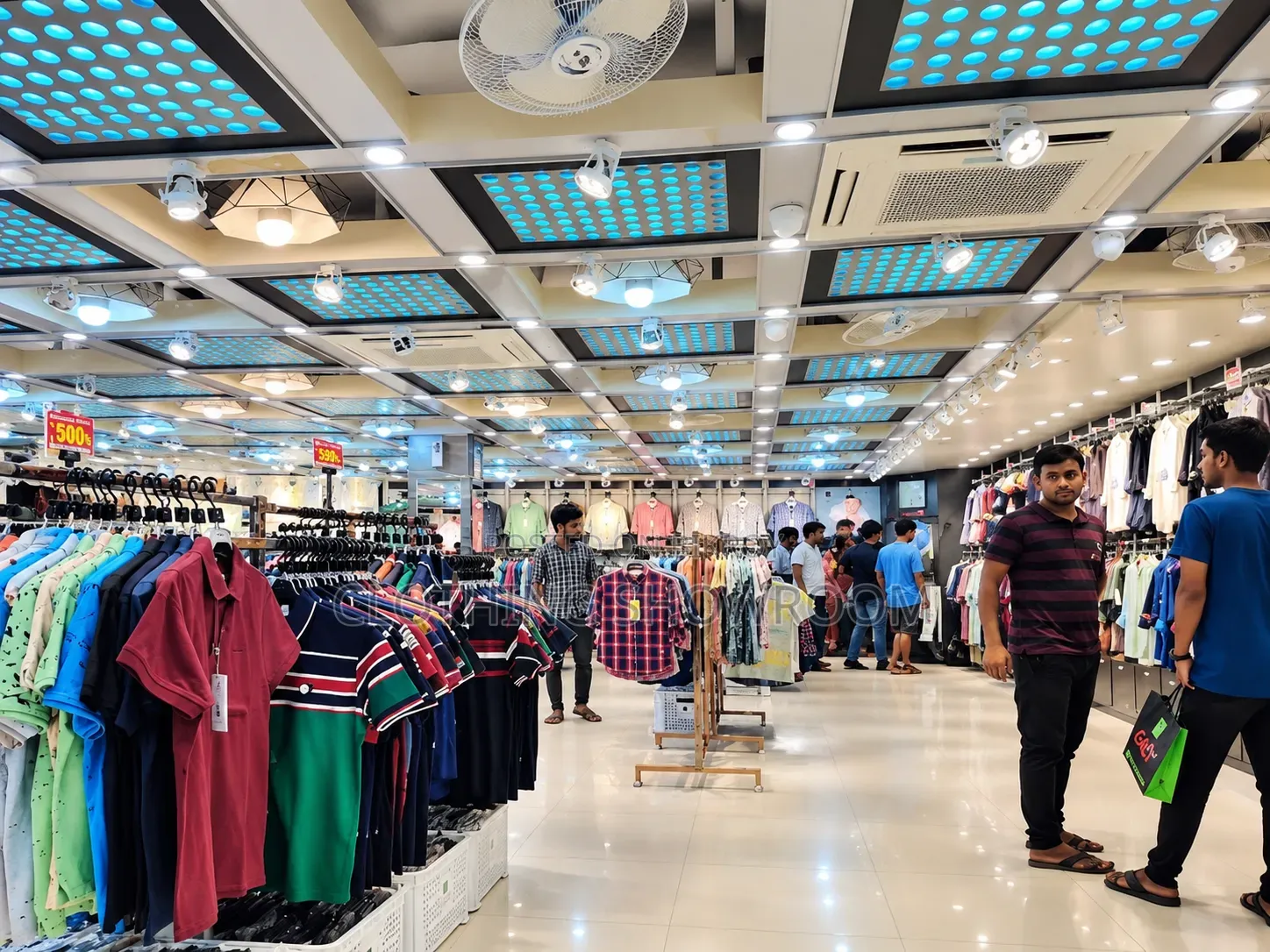 রায়হান ফ্যাশন হাউজে কিছু সংখ্যক স্টাফ লাগবে