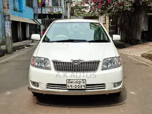 টয়োটা করোল্লা ২০০৬ সাদা