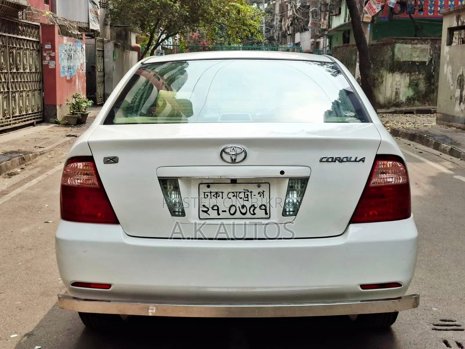 টয়োটা করোল্লা ২০০৬ সাদা