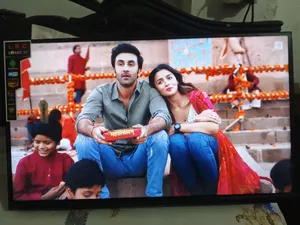 LRC Borderless FHD 32inch Smart Android TV